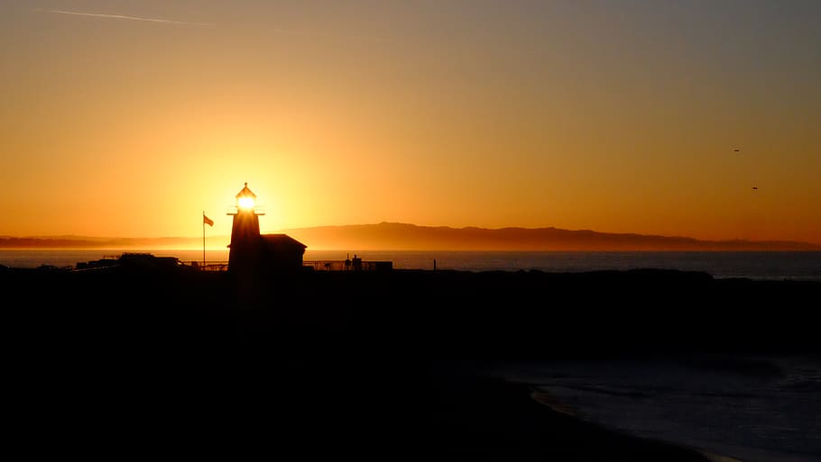 Sunset over the Horizon, backlit, beach, dawn, evening, flagpole HD wallpaper