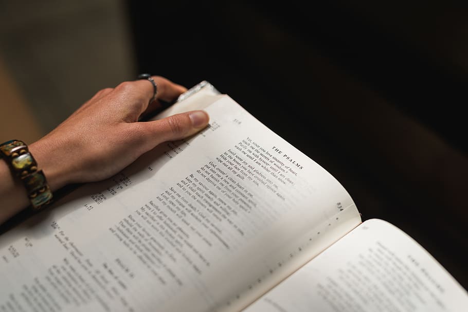 hand, bracelet, ring, dark, book, letters, words, pages, read HD wallpaper