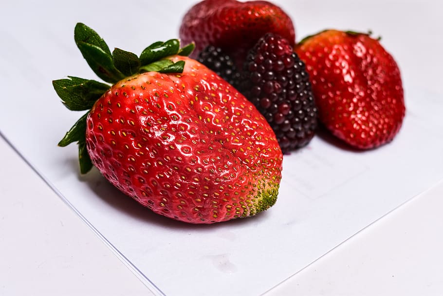 mora, strawberry, fruit, fresh, berry fruit, food, food and drink HD wallpaper