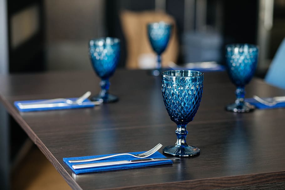 Photo off Blue Goblets, blur, bread knife, close-up, cup, cutlery HD wallpaper