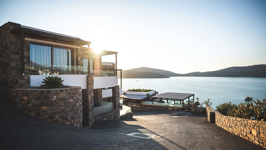 Sun Piercing of Brown Concrete House Near Sea, architectural design HD wallpaper