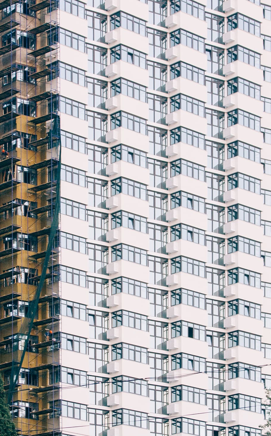 White High-rise Building, apartment, architecture, skyscraper HD wallpaper