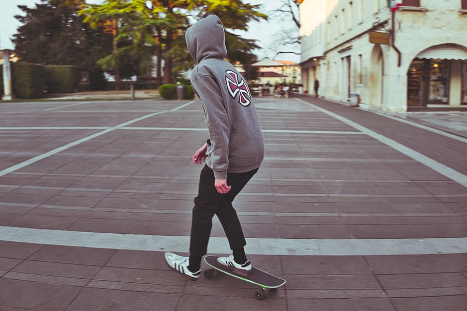 italy, oderzo, square, sweatshirt, skater, lines, skateboard HD wallpaper