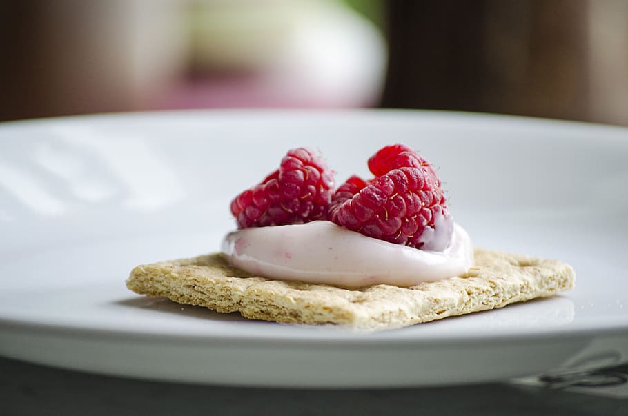 Baked Biscuit on White Ceramic Plate, bread, food, strawberries HD wallpaper