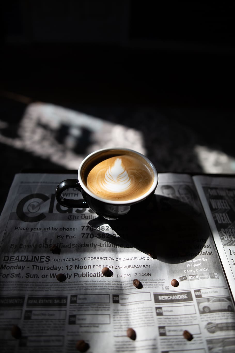 selective focus photography of latte art in black ceramic cup, HD wallpaper