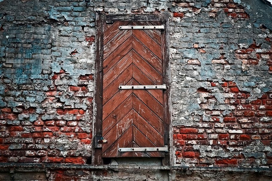 House With Closed Wooden Door, architecture, brick wall, bricks HD wallpaper