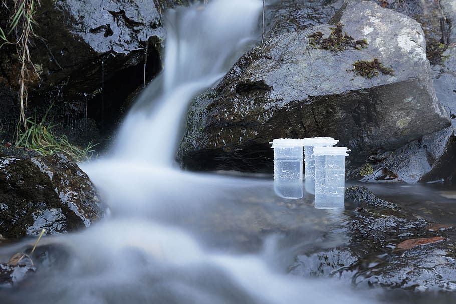 Sampling containers for collecting coliforms and chemicals in water with long exposure. HD wallpaper