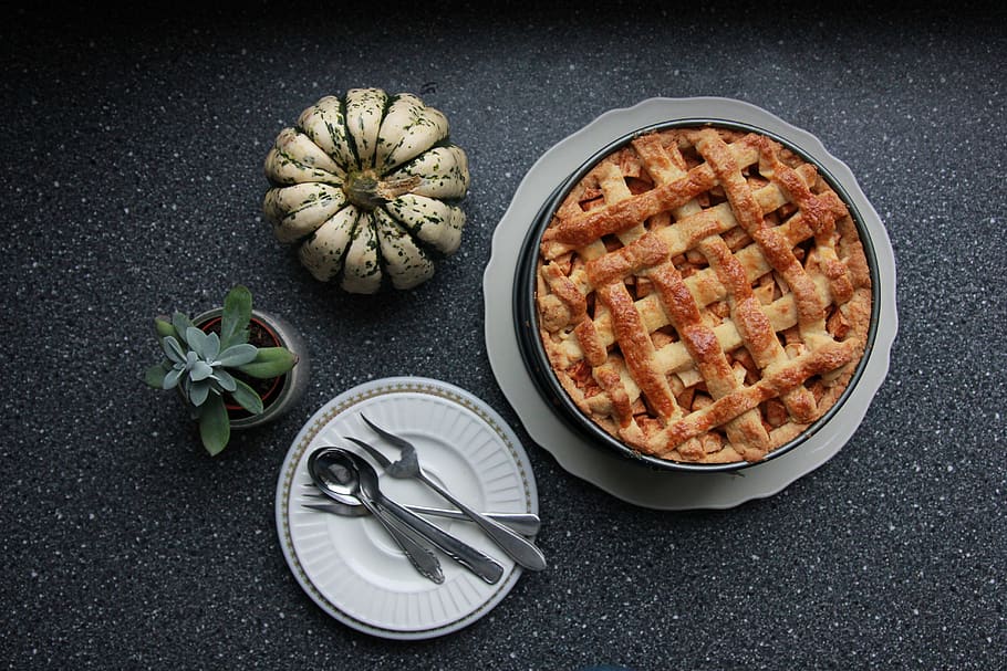 round pie on tray, food and drink, freshness, table, still life HD wallpaper