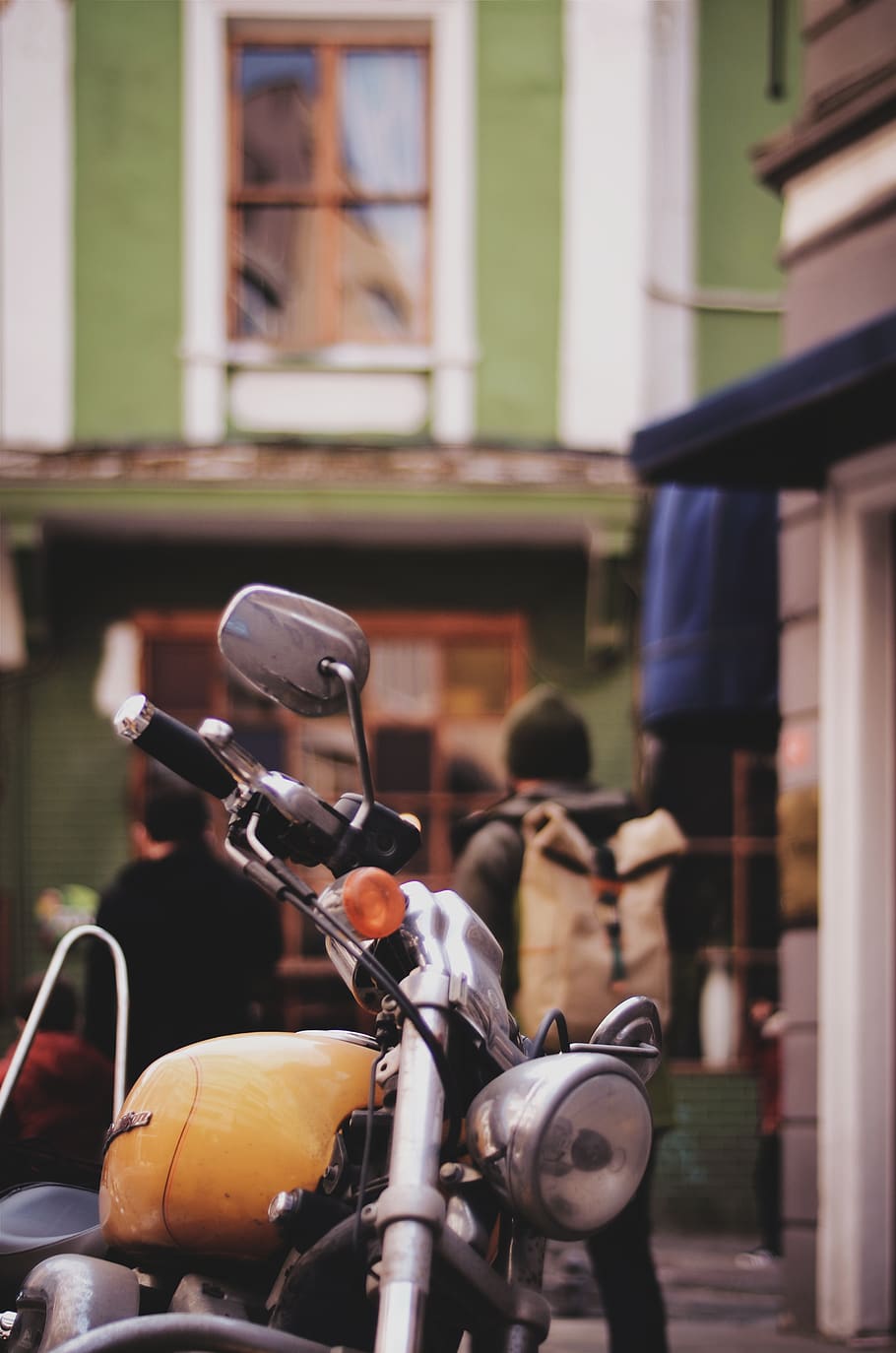 Selective Focus Photography of Yellow Motorcycle, architecture HD wallpaper