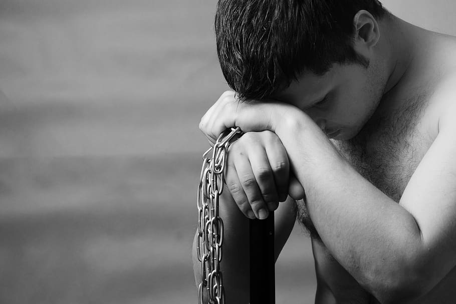 pain, man, chain, offense, young, one person, focus on foreground HD wallpaper