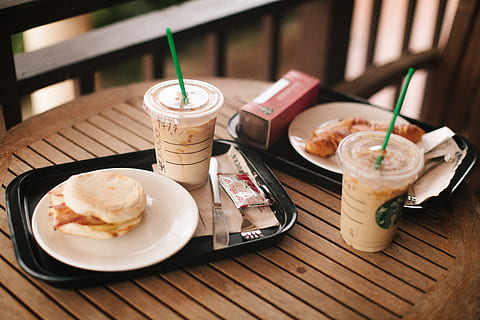 Starbucks Cup On Black Tray, bread, caffeine, coffee, delicious HD wallpaper