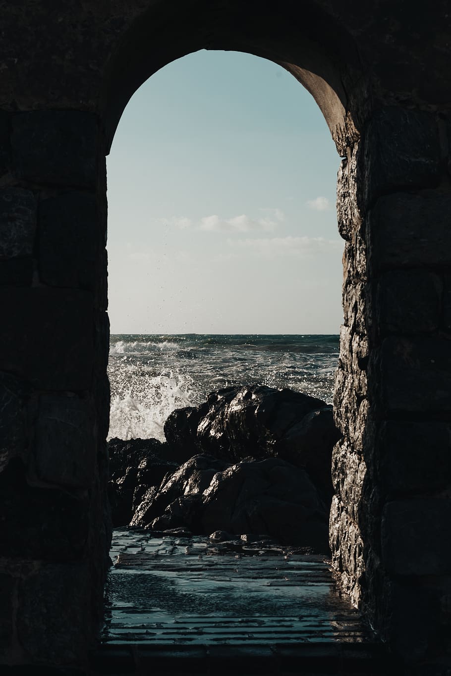 ocean waves on rocks, sea, water, sky, arch, architecture, horizon over water, HD wallpaper