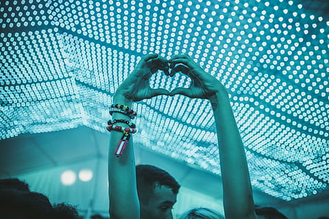 Night Life Heart Hands Photo, Love, Event, Crowd, Entertainment HD wallpaper