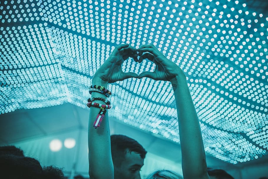 Night Life Heart Hands Photo, Love, Event, Crowd, Entertainment HD wallpaper