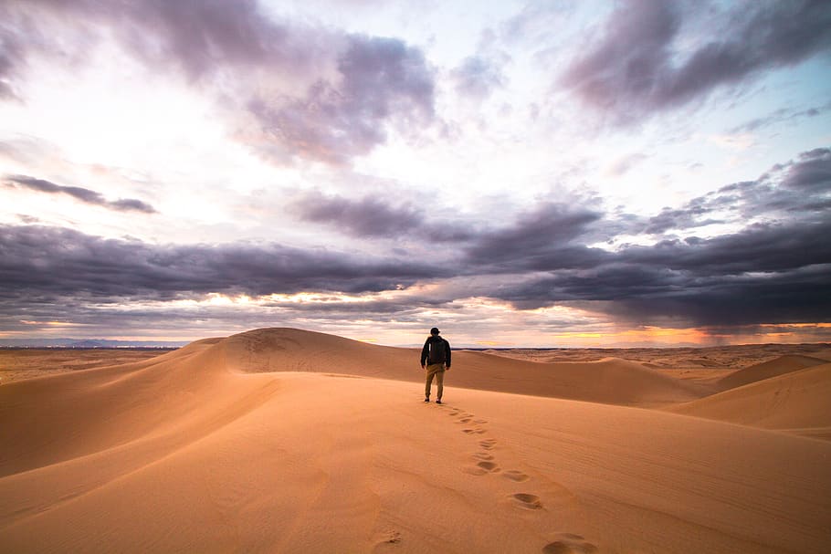 man walking on desert, cloud - sky, land, landscape, sand, sand dune HD wallpaper