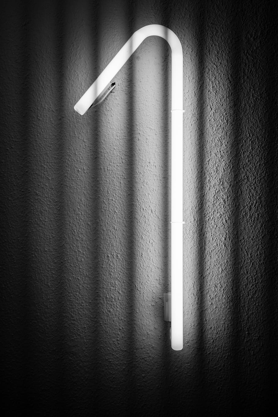 curved white fluorescent light, indoors, wall - building feature HD wallpaper