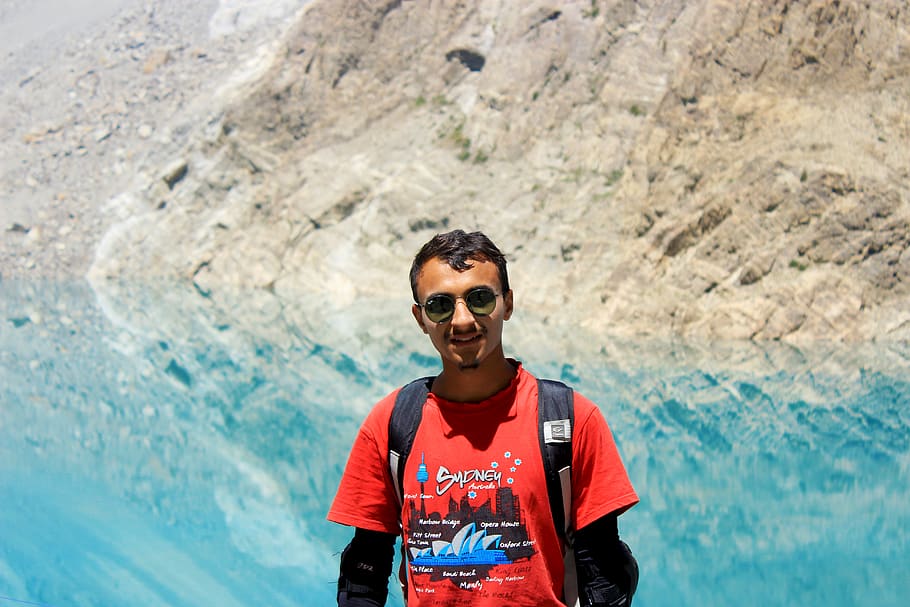 Man in Red Crew-neck Shirt, backpack, daytime, mountains, person HD wallpaper