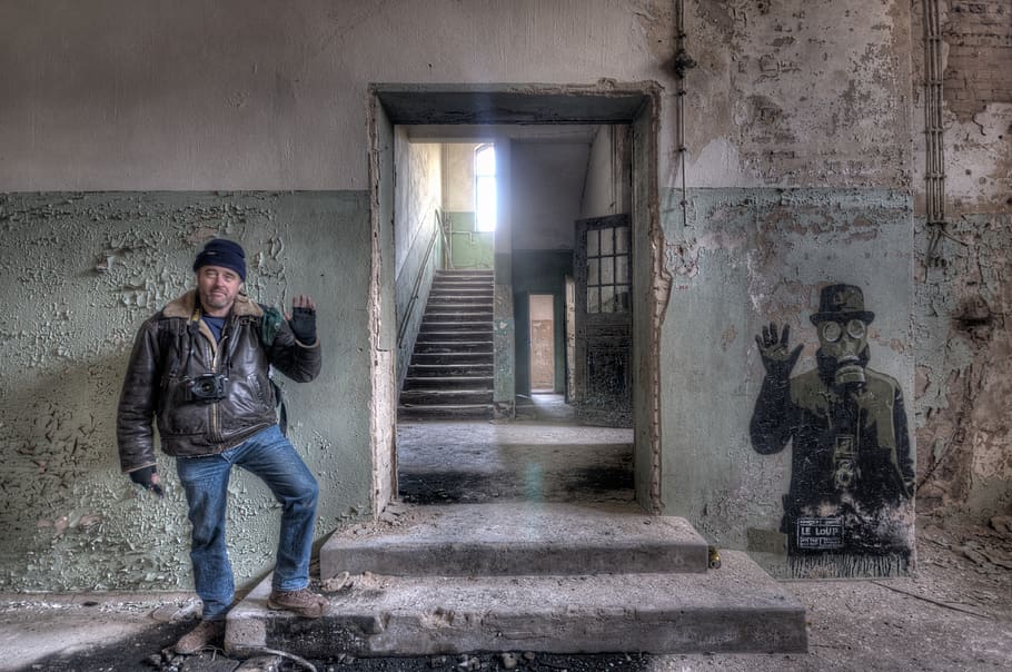 man, abandoned, lost, urbex, graffiti, asylum, lunatic, hand HD wallpaper