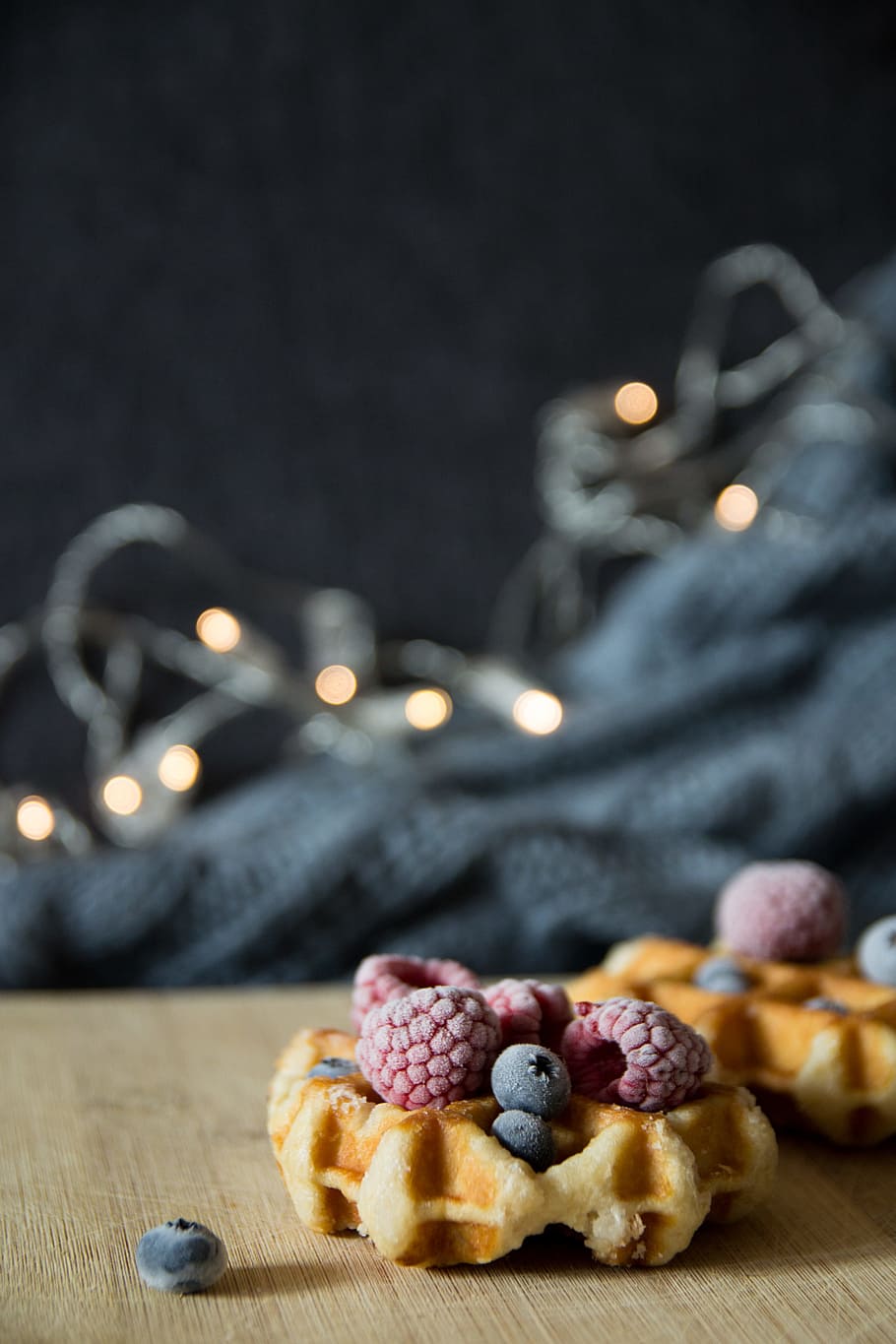 cookies with blueberries and raspberries, waffle, fruit, light HD wallpaper