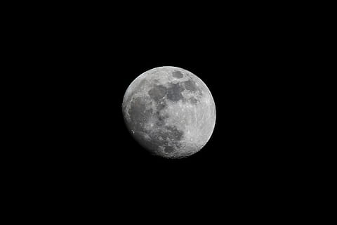 grayscale photo of full moon, night, black, white, grey, black background HD wallpaper