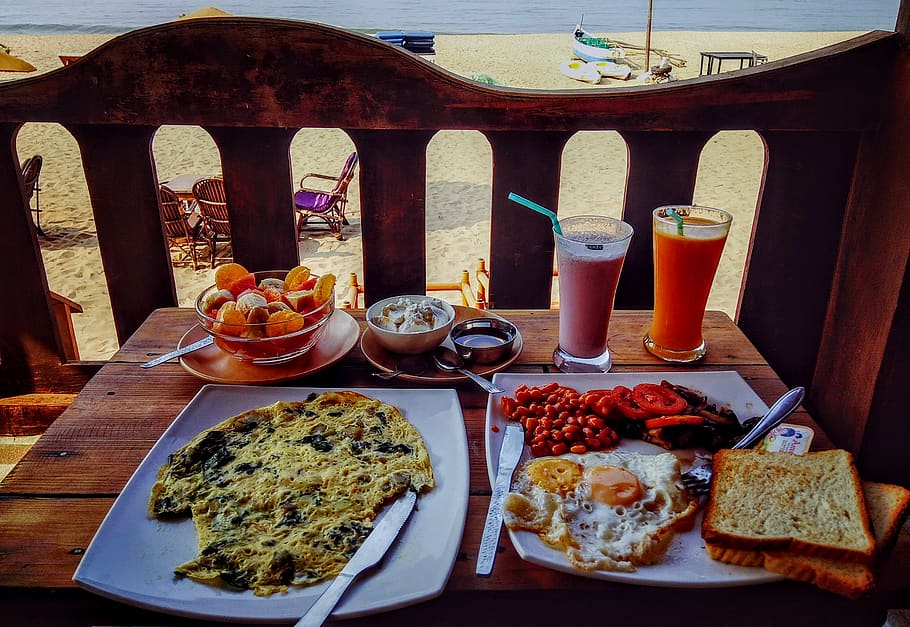 Fried Egg and Egg Omelet on Plate, beach, bread, chairs, close-up HD wallpaper