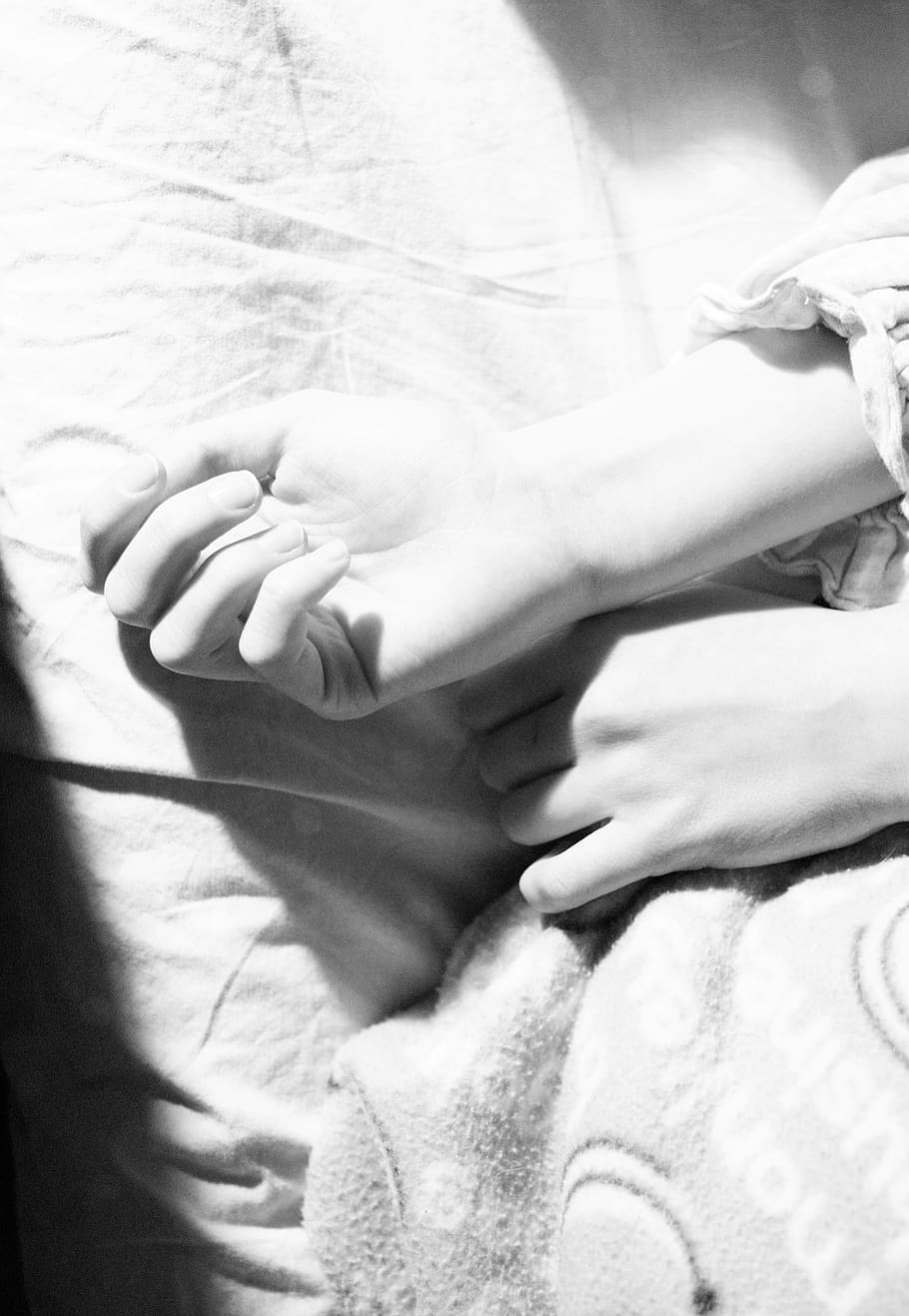 blackandwhite, creative, down, lieing, lay, sleep, asleep, imperfectly perect HD wallpaper