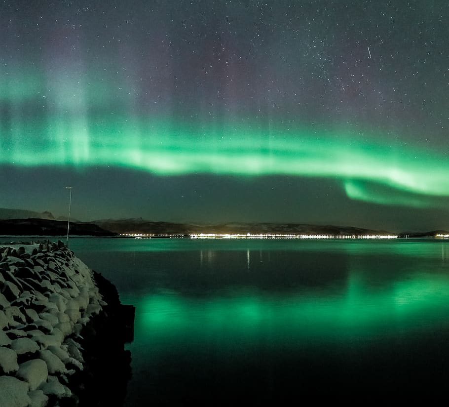 Northern Lights above Lake, aurora borealis, blur, cold, dark HD wallpaper