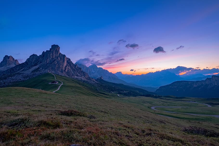 green grass field under blue sky at daytime, mountain, sunset HD wallpaper