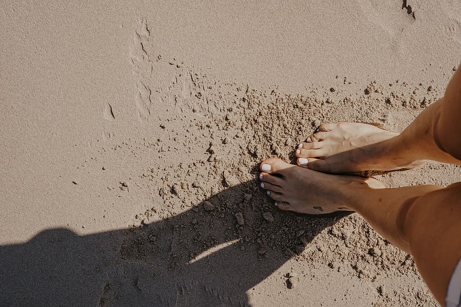 person stepping on sand, human body part, land, sunlight, beach HD wallpaper