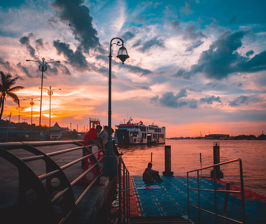 Group of People Watching Sunset on Harbor, beach, boat, clouds HD wallpaper