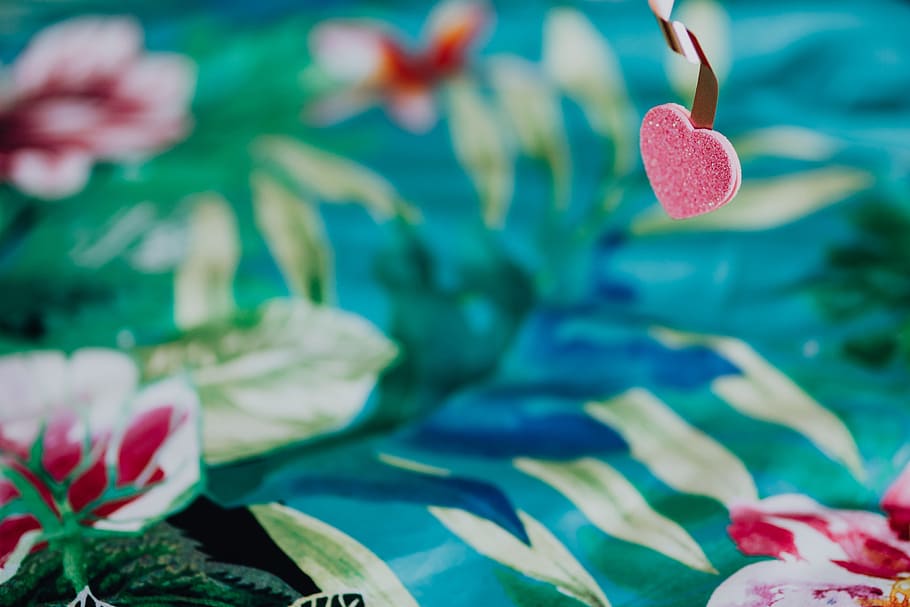 Details of romantic red bedding, closeup, background, romance HD wallpaper