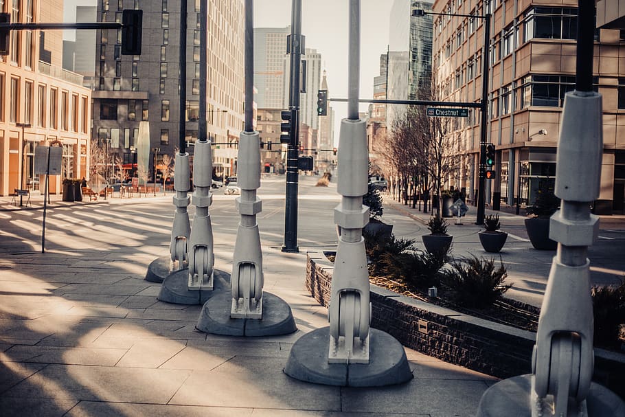 gray statue decors, urban, building, downtown, city, road, architecture HD wallpaper