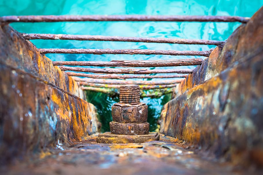 screw, rust, old, iron, thread, sea, ladder, water, green, color HD wallpaper