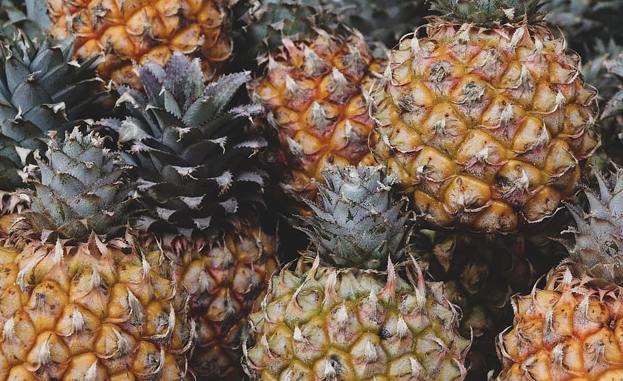 Pineapple fruits, tropical fruit, close-up, food and drink, market HD wallpaper