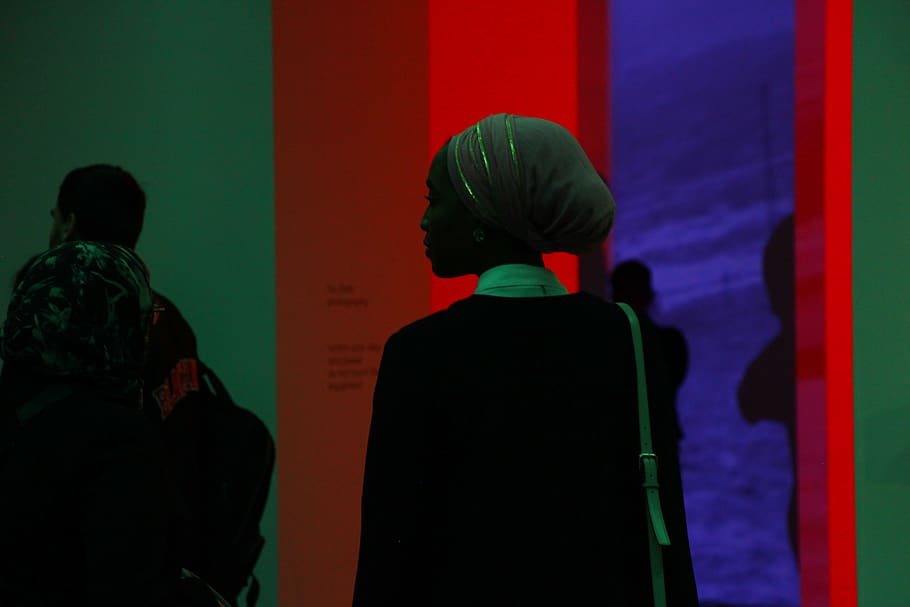 urban, chicago, indoor, museum, art, hijab, colorful, portrait HD wallpaper