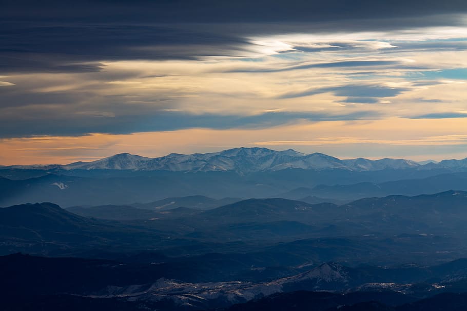 green mountain under cloudy sky, beauty in nature, scenics - nature HD wallpaper
