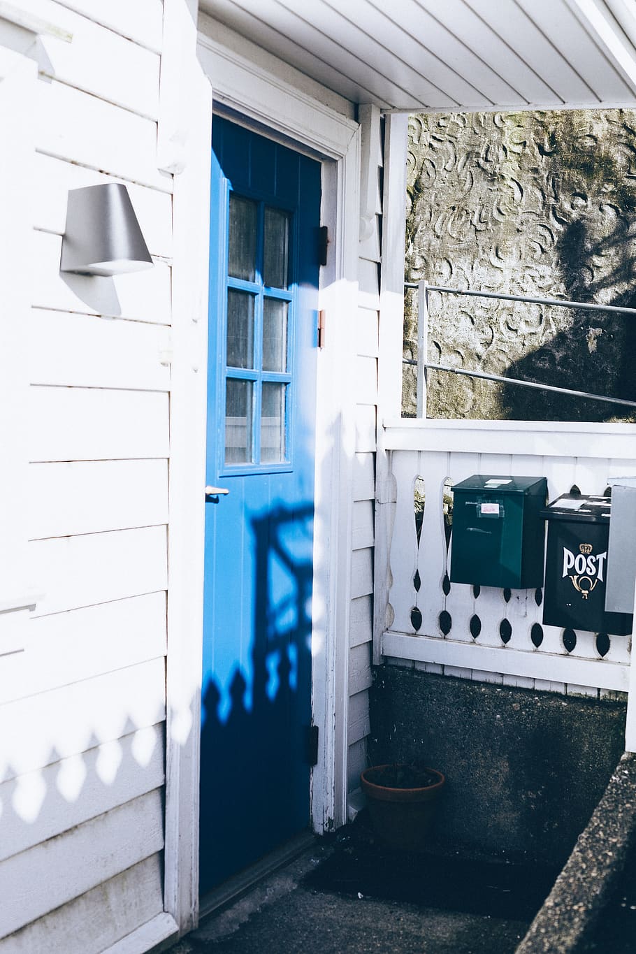 closed blue door, norway, tin, can, trash can, outdoors, winter HD wallpaper