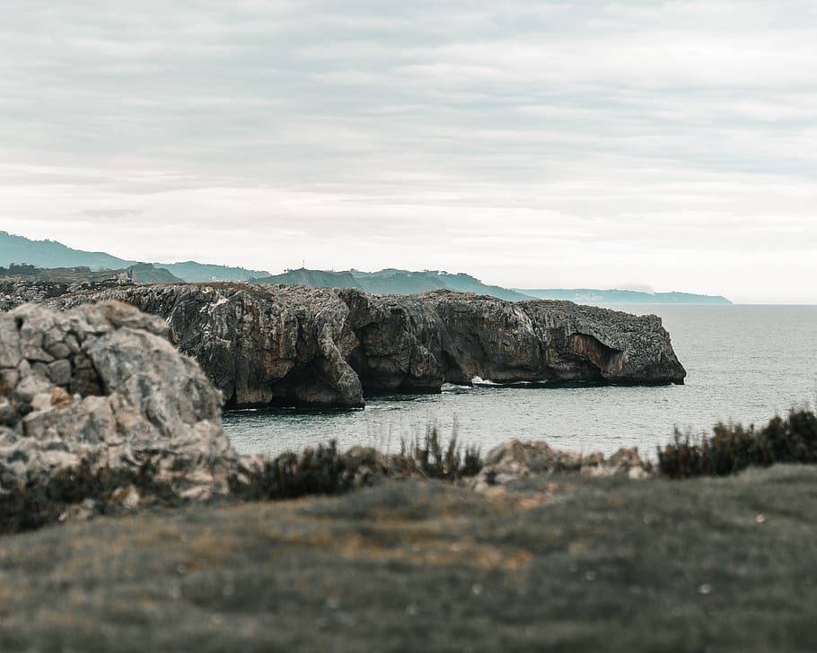 Врата времени на мысе Рытый. Коренные породы на море. Solitary Rocks and Promontories перевод.