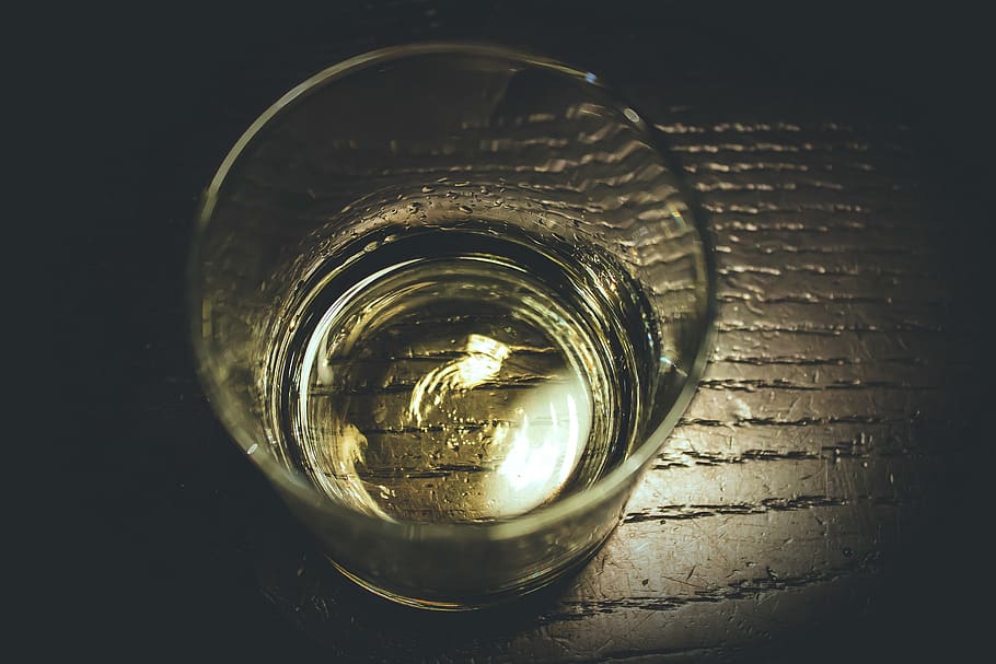 glass of whisky, drink, drinkcocktail, whiskey, booze, dark, HD wallpaper