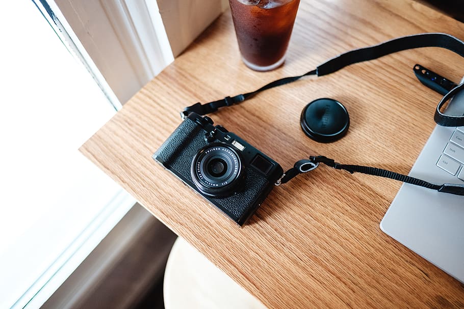 black compact camea, camera, coffee, desk, above, iced, wood grain
