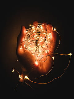 light, flare, flame, fire, lightbulb, luzinha, mão, hand, finger HD wallpaper