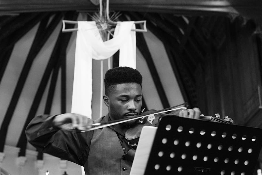 Man Playing Violin, artist, black-and-white, church, concentration HD wallpaper