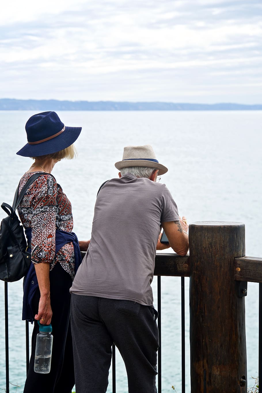 couple, discussion, pensive, talking, communication, conversation HD wallpaper