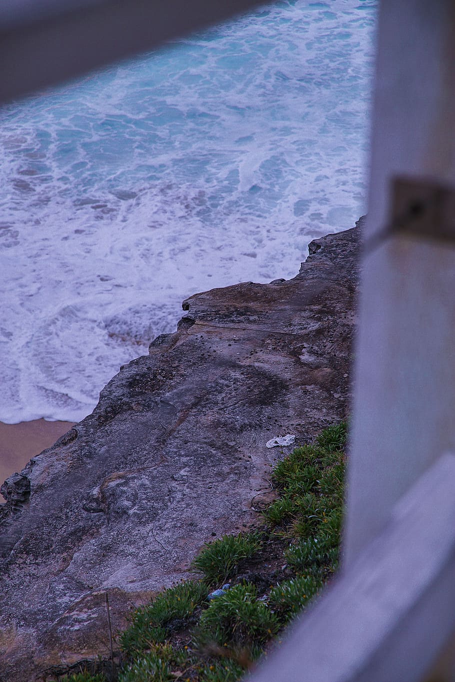 Gray Rocky Cliff Beside Beach Waves, coast, daylight, landscape HD wallpaper
