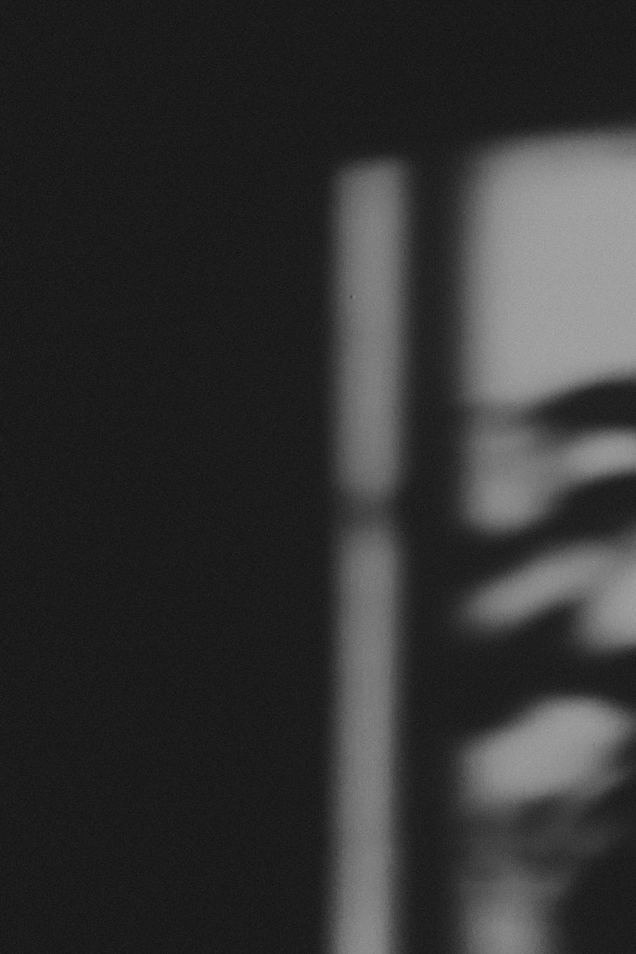 Light and Shadow, black and white, black-and-white, blur, dark HD wallpaper