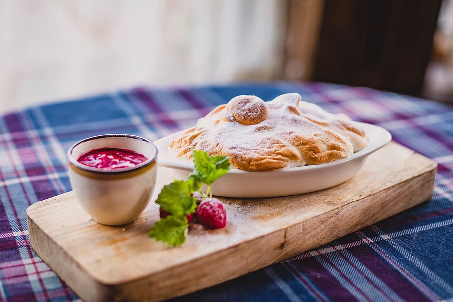 Dessert on Wooden Board, bread, close-up, cuisine, delicious HD wallpaper