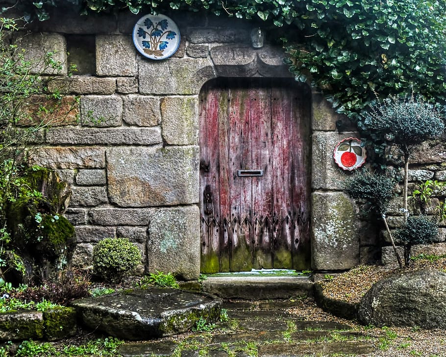 door, old, facade, house, pierre, wall, plate, vegetation, entry HD wallpaper
