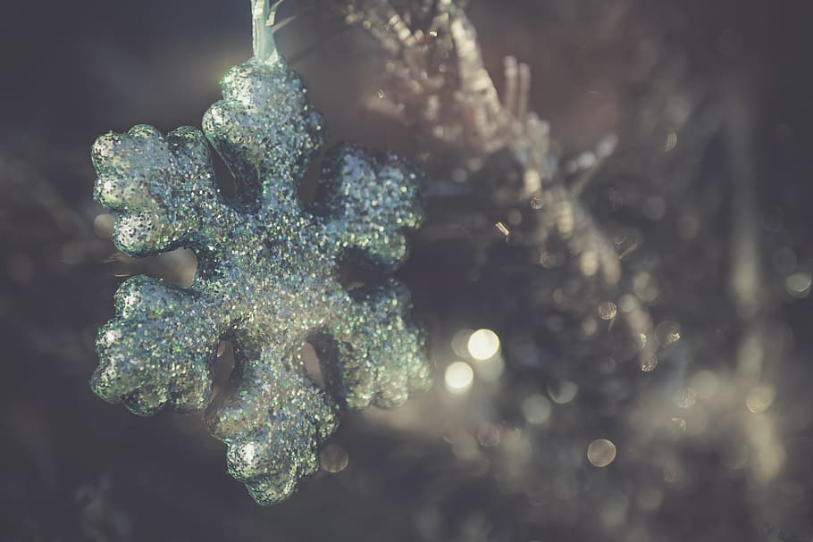 blue snowflakes baubles, close-up, holiday, no people, christmas HD wallpaper