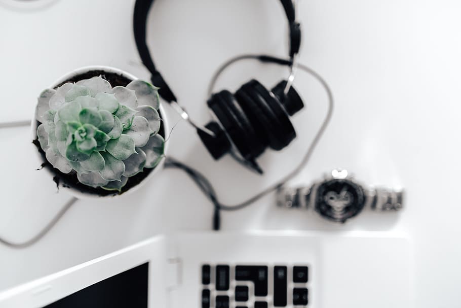 Men's Minimalist Workspace, minimalism, white, workplace, computer HD wallpaper