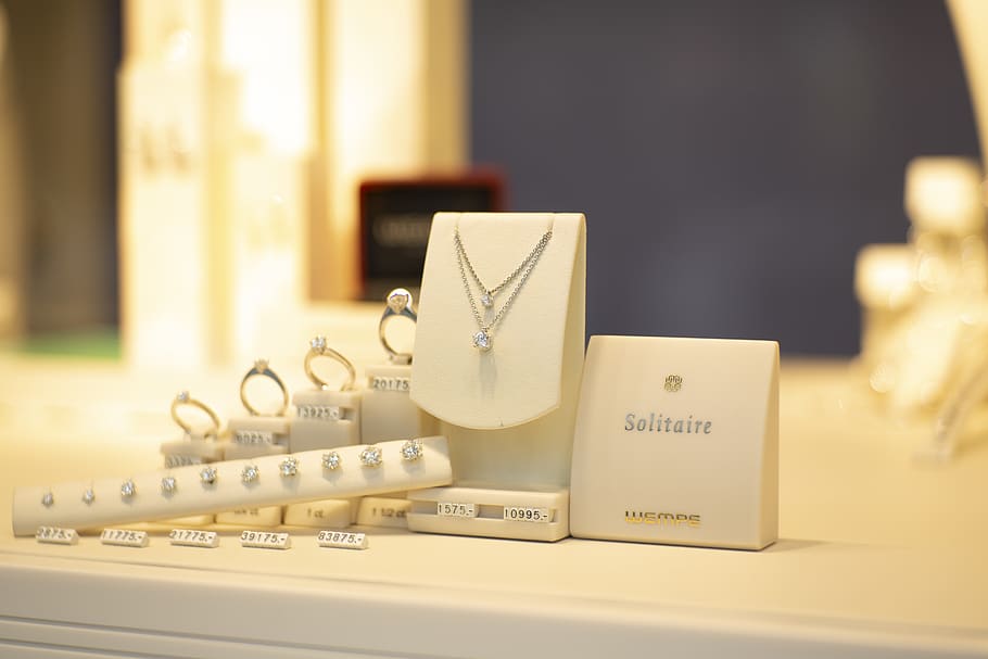 silver Solitaire jewelry set, focus on foreground, communication HD wallpaper